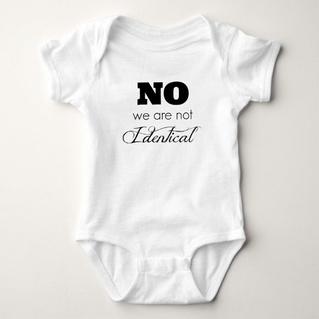 Tvilling- inga babygåvaidéer "är vi inte Identical Tee (Framsida)