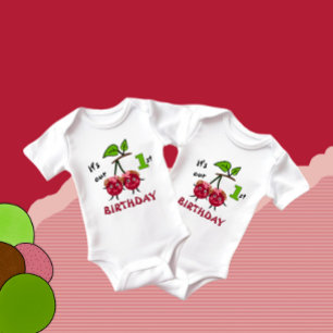 Tvillingflickor körsbär t shirt