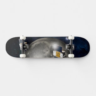 Tvillinggrafik som omger Måne. Mini Skateboard Bräda 18,5 Cm