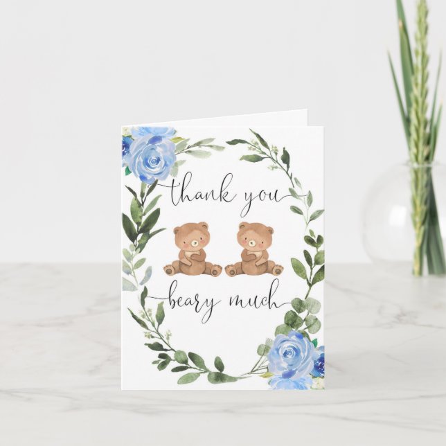 Tvillingpojkar nallar av blå blommigt tack kort (Framsida)