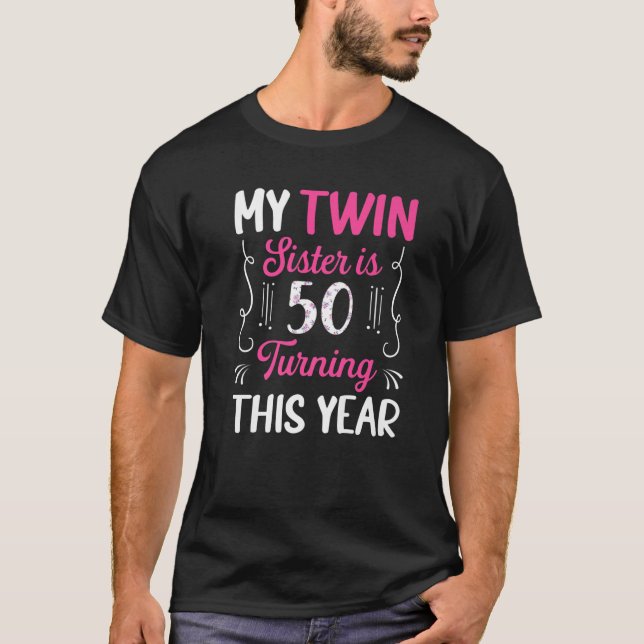Tvillingsyster är 50 gånger i år, Cute 50th Birt T Shirt (Framsida)