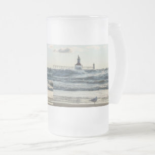Tvinga bakom vacker frostad glas ölmugg frostat ölglas