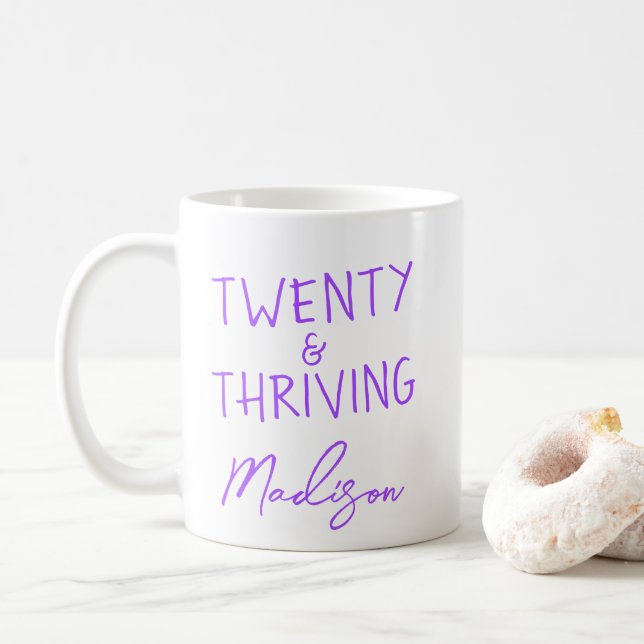 TWENTY & THRIVING 20:e födelsedag - udda Personlig Kaffemugg (Med munk)
