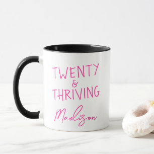 TWENTY & THRIVING 20:e födelsedag - udda Personlig Mugg