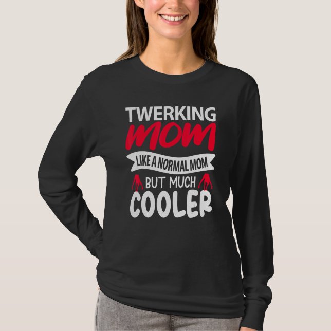Twerking Mom Like A Normal Mom But Much Cooler T Shirt (Framsida)