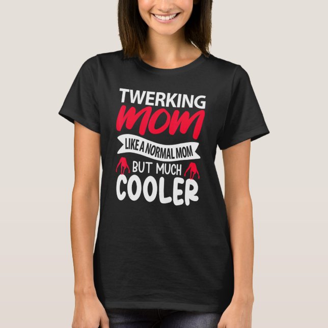 Twerking Mom Like A Normal Mom But Much Cooler T Shirt (Framsida)