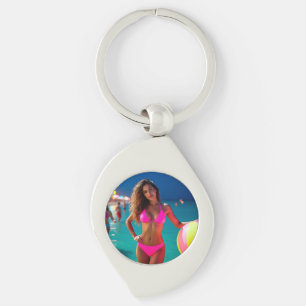 Twilight Beach Porträtt - Woman in Neon Rosa Bikin Swirl Silverfärgad Nyckelring