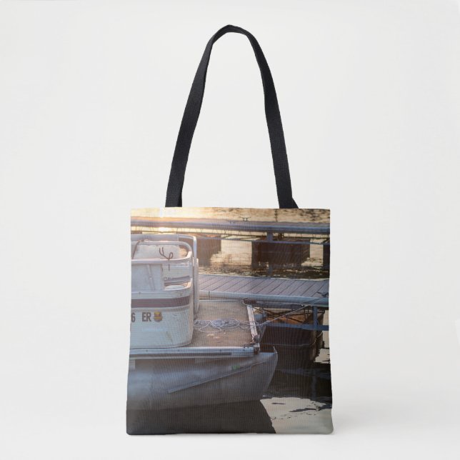 Twilight Marina: en Serene Dockside Moment Tygkasse (Framsida)