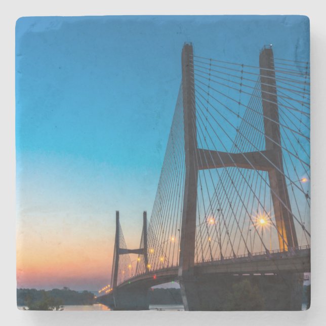 Twilight på Bill Emerson Bridge Stenunderlägg (Framsidan)