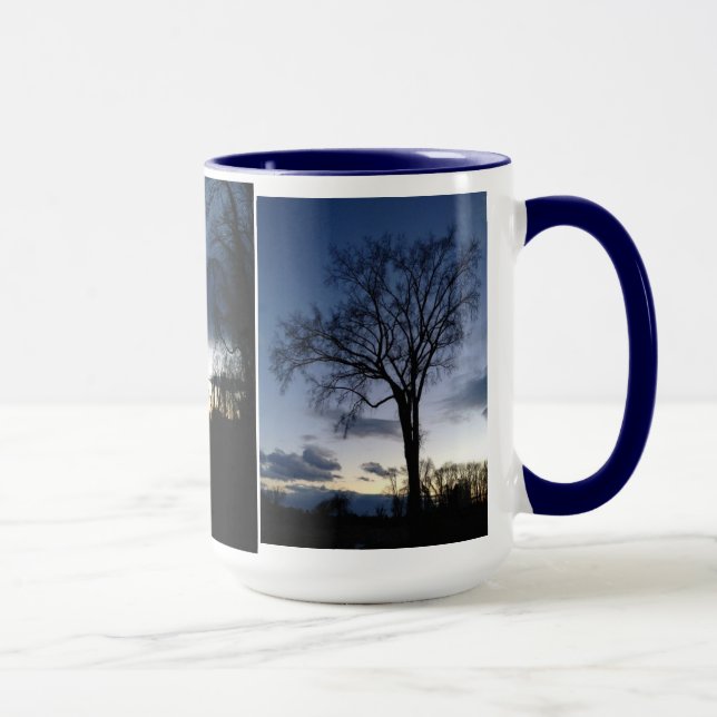 Twilight vid Träd i vinter Mugg (Höger)