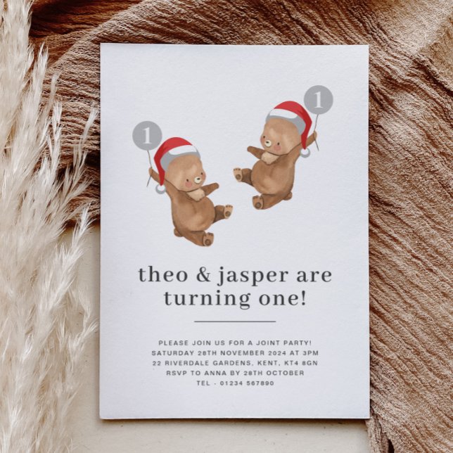 Twillingar Bear Balloon Santa Hat First Birthday Inbjudningar (Twins Bear Balloon Santa Hat First Birthday Invitation)