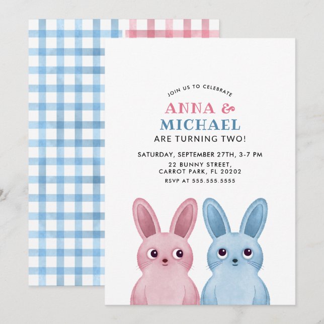 Twillingar Födelsedag med blåa och rosa kaniner Inbjudningar (Fram/baksida)