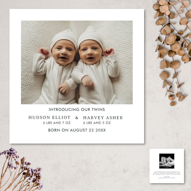 Twillingar för födelsemeddelande - minimalistiskt  inbjudningar (Modern minimalist birth announcement card for twins)