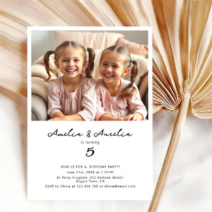 Twillingar Girls minimalistisk Modern Födelsedagsf Inbjudningar