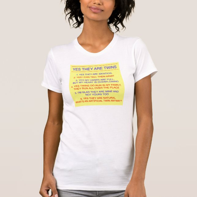 Twillingar ifrågasätter identisk gult tee shirt (Framsida)