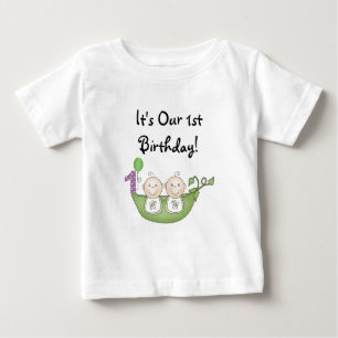 Twillingarärtor i en första födelsedag för pod t shirt