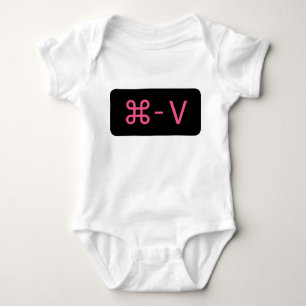 Twillingarsvarten/rosor befaller - den v-"deg" tee shirt