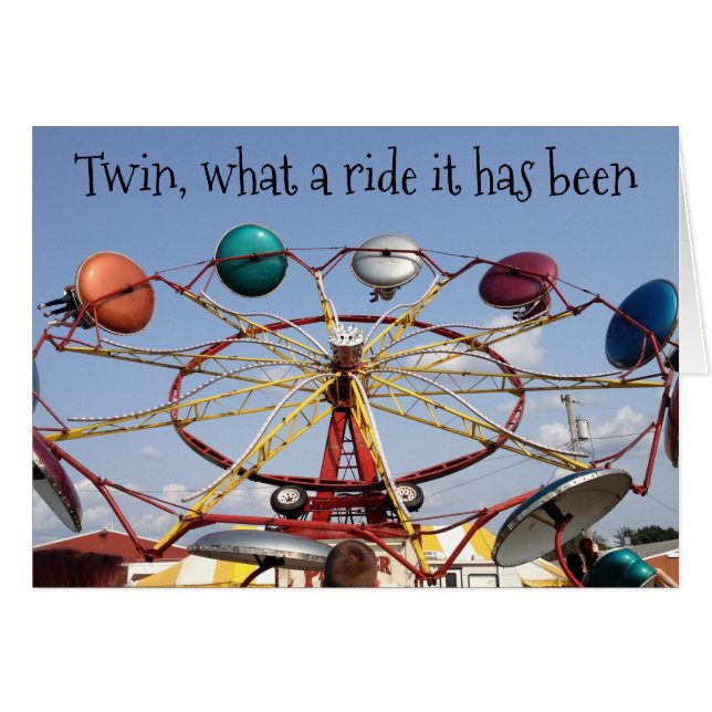 * TWIN* BIRTHDY VAD DET HAR VARIT AV/ROLIGT ÄVEN HÄLSNINGSKORT (Framsidan Horizontal)