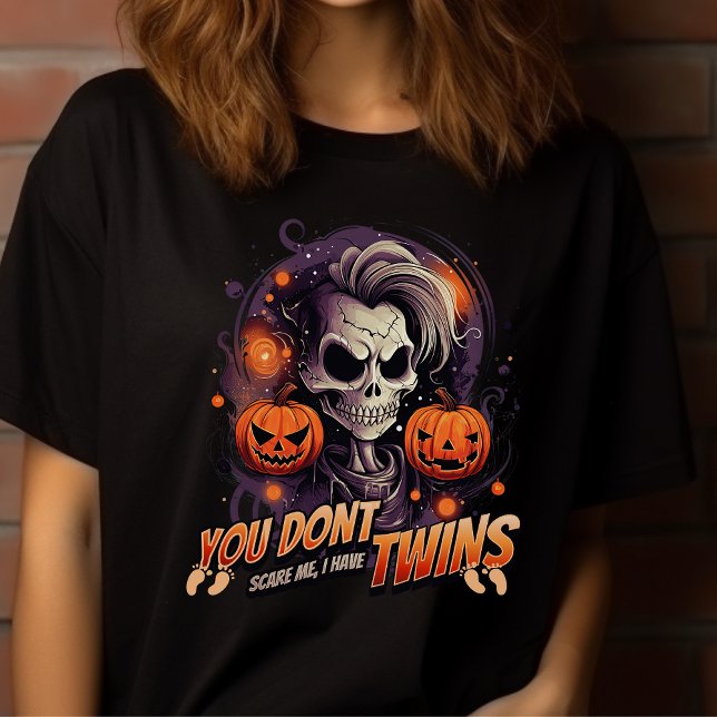 Twin mamma Halloween, du skrämmer mig inte mor-gåv T Shirt (Skapare uppladdad)