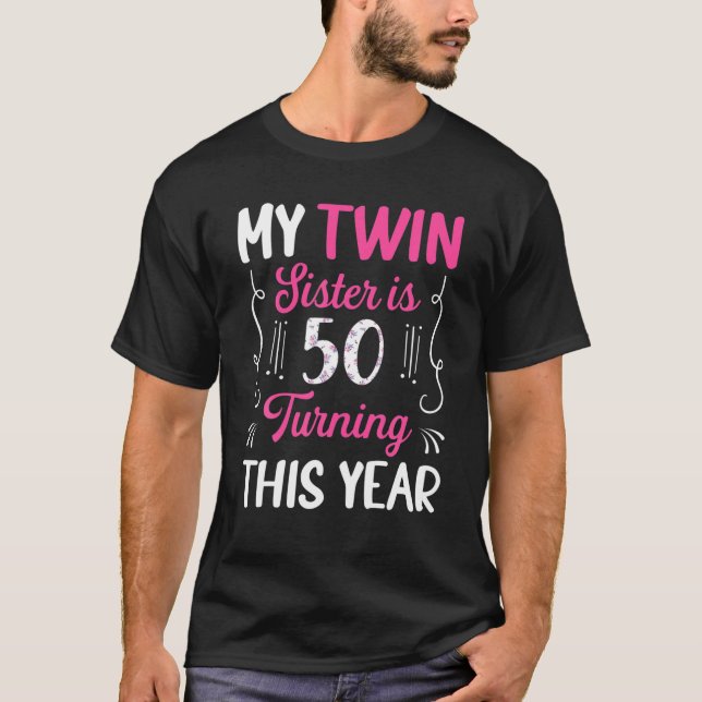 Twin Sister Is 50 Turning This Year Cute 50Th Birt T Shirt (Framsida)