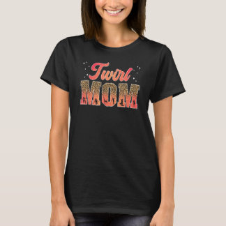 Twirl Mamma Leopard Baton Twirling Mamma i ett bat T Shirt