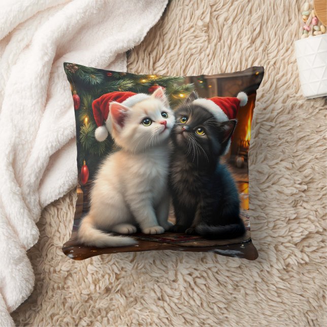 Two cute Christmas kitten with Santa hats Kudde (Filt)