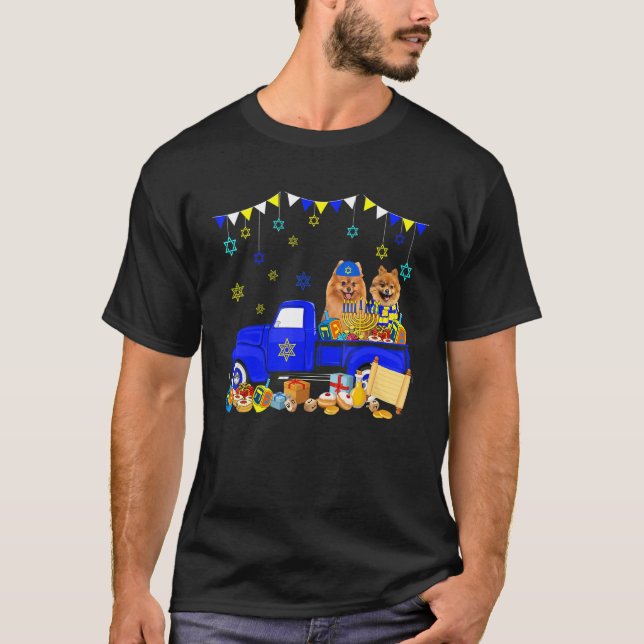 Two Hanukkah Pomeranians On Pickup Truck With Meno T Shirt (Framsida)