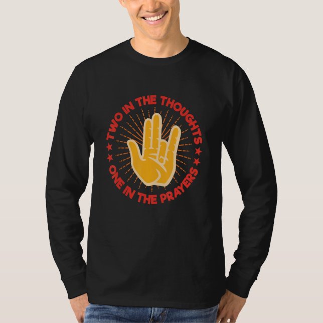 Two In The Thoughts One In The Prayers  Shocker Me T Shirt (Framsida)