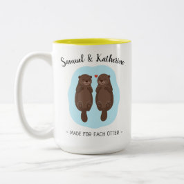 Two Lovely Cute Otters Custom Name Valentine's Day Två-Tonad Mugg