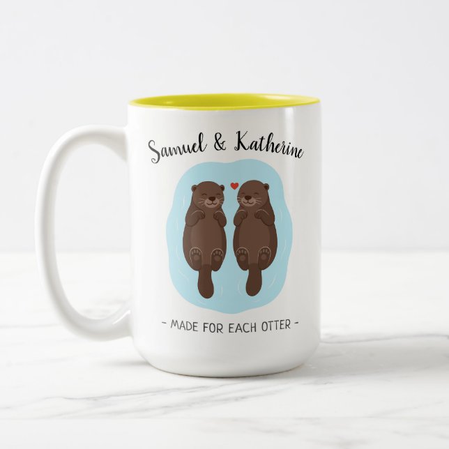 Two Lovely Cute Otters Custom Name Valentine's Day Två-Tonad Mugg (Vänster)