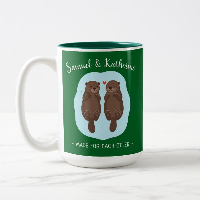 Two Lovely Cute Otters Custom Name Valentine's Day Två-Tonad Mugg (Vänster)