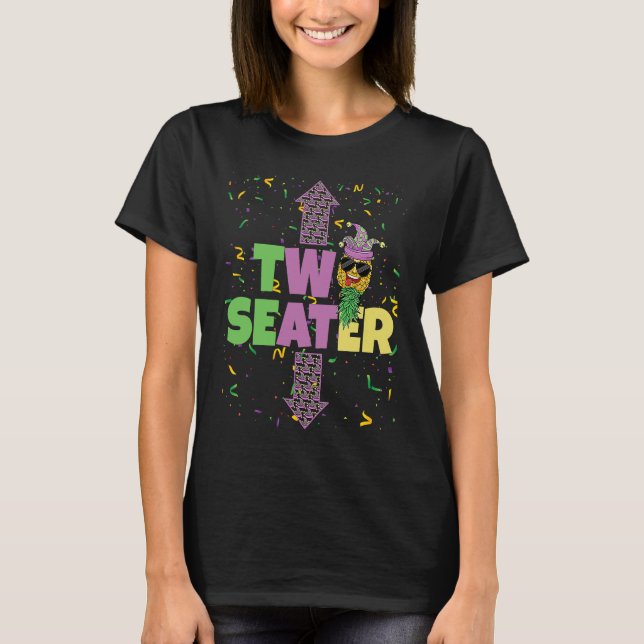 Two Seater Mardi Gras Upside Down Pineapple Swinge T Shirt (Framsida)
