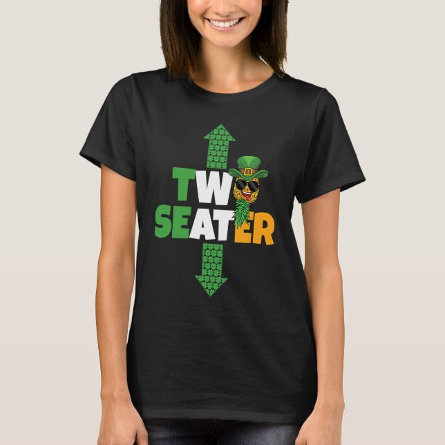 Two Seater St Patricks Day Upside Down Pineapple S T Shirt (Framsida)