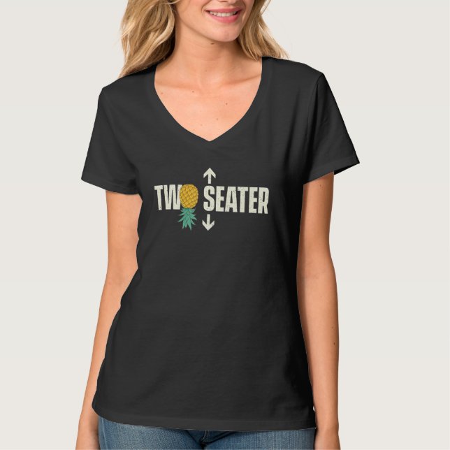 Two Seater   Upside Down Pineapple Swinger Couple  T Shirt (Framsida)