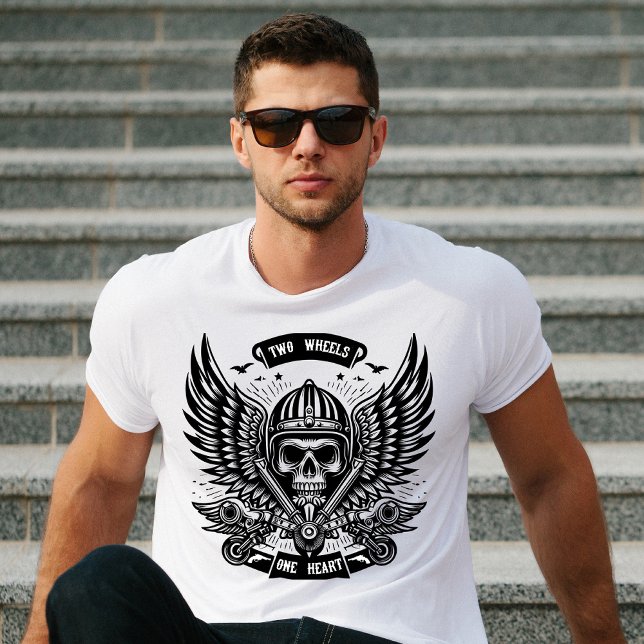 Two Wheels One Heart Motorcyklist T Shirt (Skapare uppladdad)