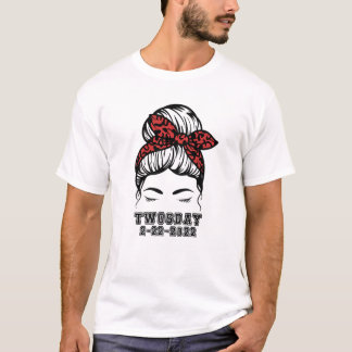 Twosday Messy Bun 2/22/2022 School Teacher Februar T Shirt