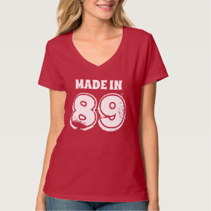 Tydlig textfödelsedag gjord i 89 typografi röd t shirt