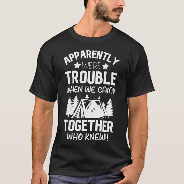 Tydligen Är Vi Problem När Vi Campar Tillsammans V T Shirt (Framsida)