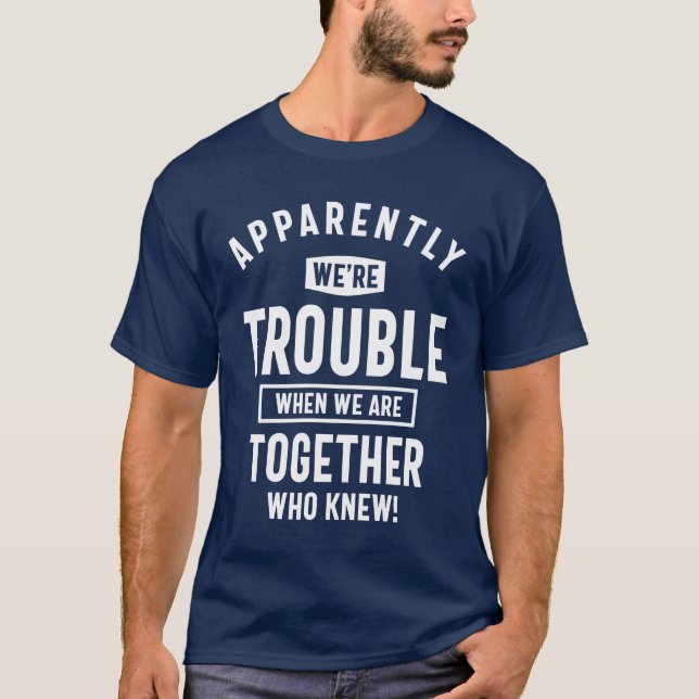 Tydligen är vi problematiska när vi är tillsammans t shirt (Framsida)