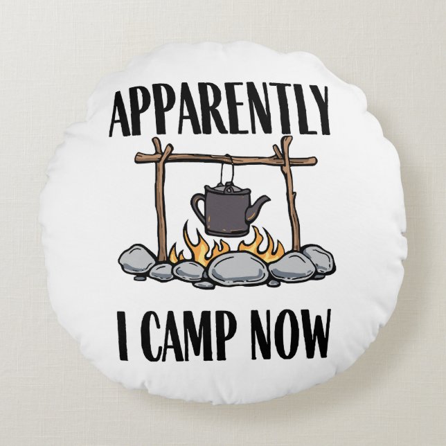 Tydligen campar jag nu Roligt Citat om Camping Rund Kudde (Framsidan)