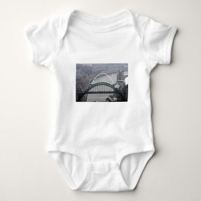 Tyne Bridge och Millennium Bridge T-shirt (Framsida)