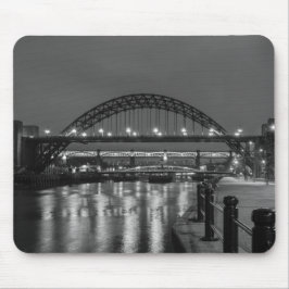 Tyne-bron på natten musmatta