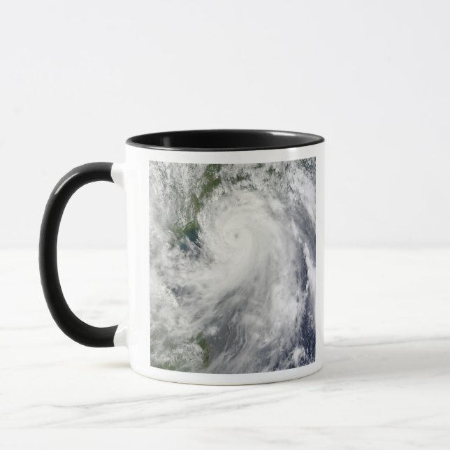 Typhoon Chanthu Mugg (Vänster)