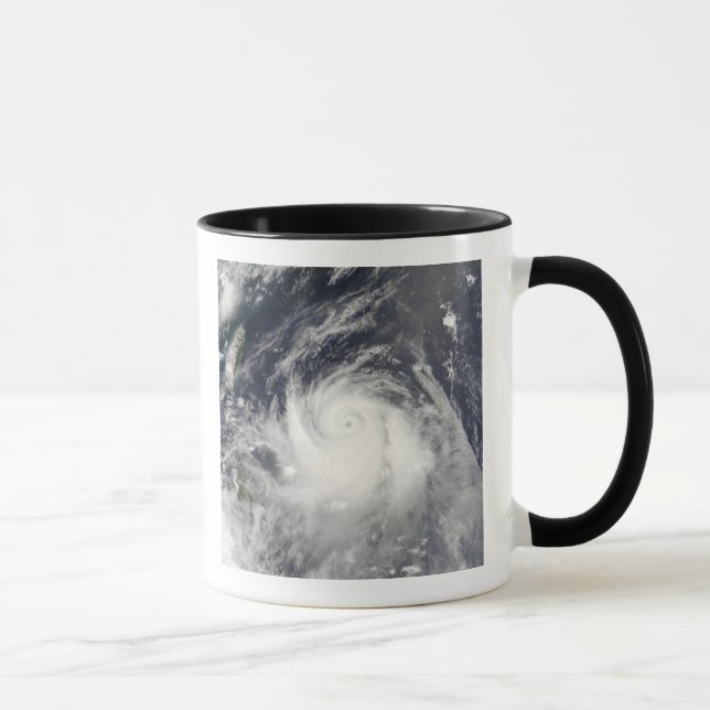 Typhoon Ewiniar Mugg (Höger)