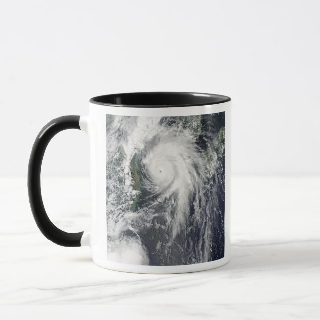 Typhoon Kompasu Mugg (Vänster)