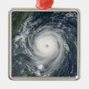 Typhoon Longwang som att närma sig Taiwan Julgransprydnad Metall