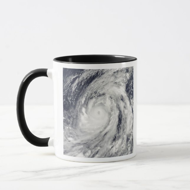 Typhoon Lupit Mugg (Vänster)