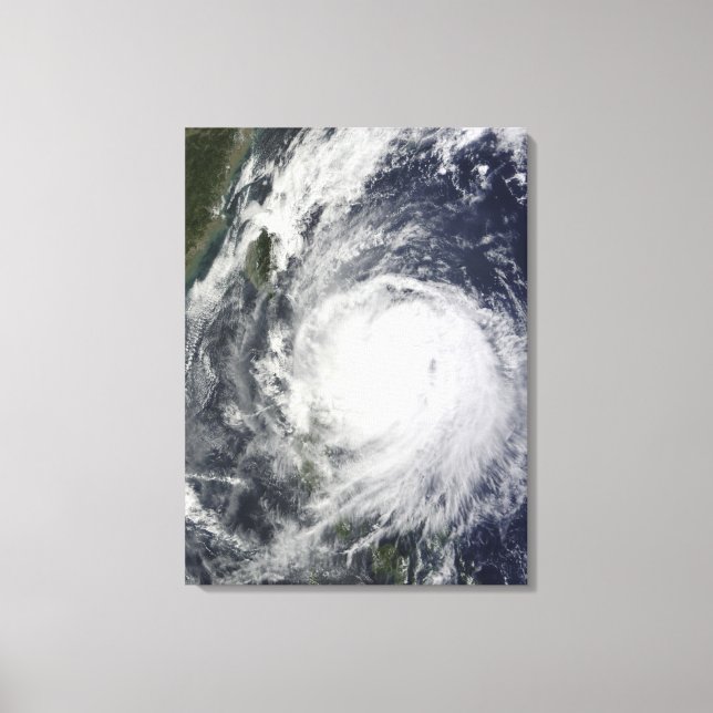 Typhoon Lupit utanför Filippinerna Canvastryck (Framsida)