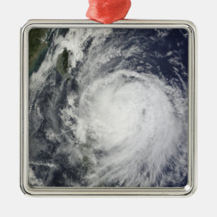 Typhoon Lupit utanför Filippinerna Julgransprydnad Metall