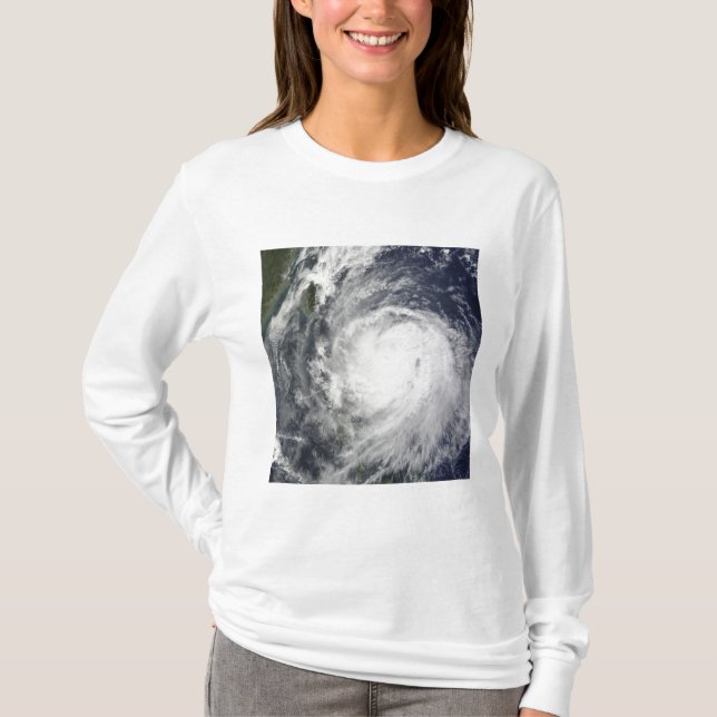 Typhoon Lupit utanför Filippinerna T Shirt (Framsida)